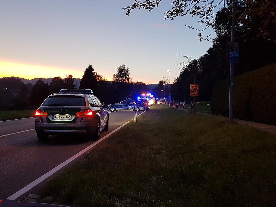 Allgäu: Motorrad schleudert in Familie – Mutter und Sohn sterben