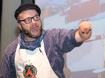 Michael Ehlers alias Hein Hansen: Seine Erkenntnisse vom Hamburger Fischmarkt können auch für Führungskräfte in der Wirtschaft interessant sein. Foto: Katrin Geyer