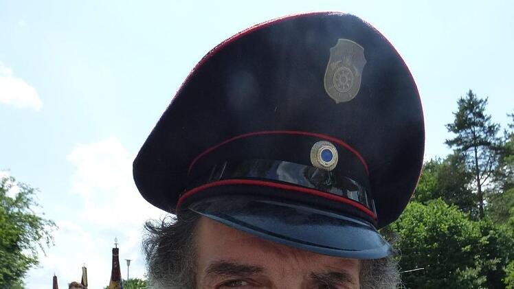 Ihm wurde es mit Bart nicht zu warm: Feuerwehrmann Matthias Grün . Foto: Thomas Weichert