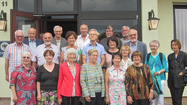 Die Abiturienten von 1964 fanden sich in Hammelburg ein. Das Treffen organisierte J&uuml;rgen Scheurung (links).  Foto: Winfried Ehling