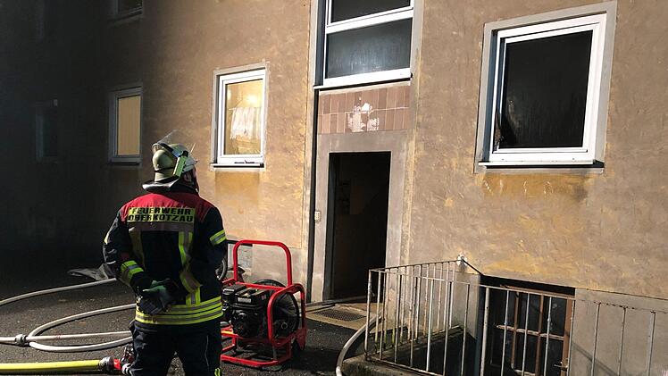 In Oberkotzau im Kreis Hof kam es am Mittwoch zu einem Brand. Die Wohnung ist aktuell nicht bewohnbar. Foto: News5/Fricke zu