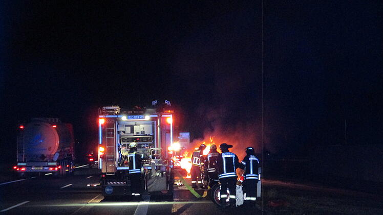 Brand A6 Ansbach: Auto brennt während Fahrt