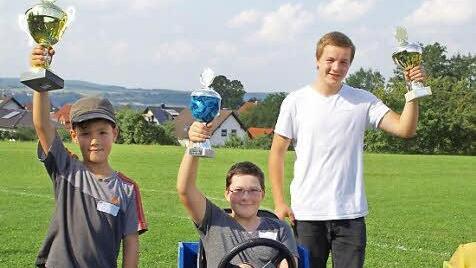 Die Besten ihrer Klasse (von links): Rafael Linz, Bastian Geuß und Fabian Geuß