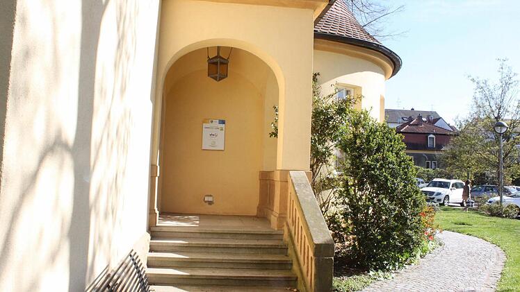 Der Außenbereich mit dem Weg, der zum neuen Tourismusbüro hinführt, soll noch besser gestaltet werden Foto: Popp