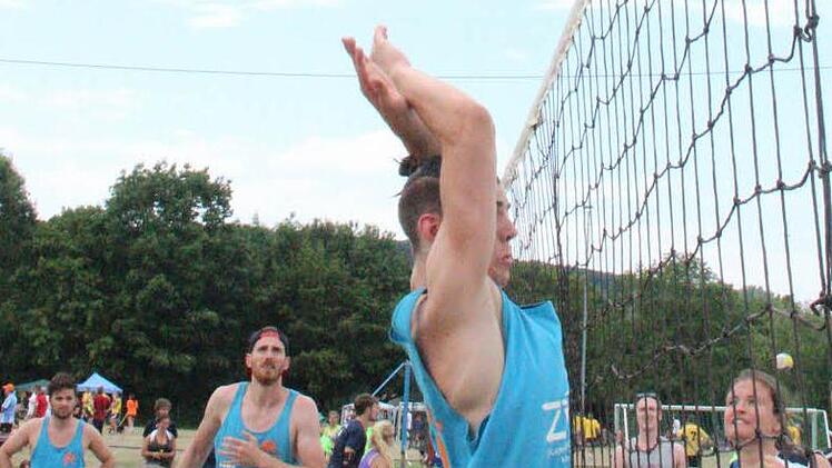 Beim Volleyball gaben die Zirkulatoren nicht die beste Figur ab. Dennoch reichte es dank des besseren Torverhältnisses wieder zum Gesamtsieg. Foto: Daniel Ruppert