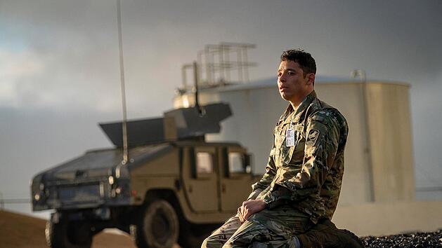 Eine Atomrakete in Richtung Chicago konnte nicht abgefangen werden: Major Daniel Gonzalez (Anthony Ramos) kann in "A House Of Dynamite" nichts mehr tun.