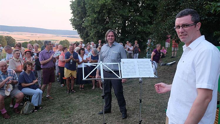 Konzert mit Peter Rottmann (links) und Jürgen Weyer in Aura. Foto. Gerd Schaar