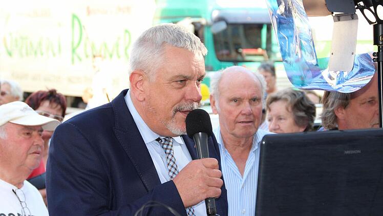 Coburgs Oberbürgermeister Norbert Tessmer schickte Grüße aus Coburgs ans andere Ende der Welt nach Sidney.Foto. Jochen Berger