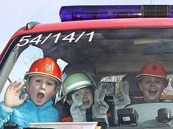 Die Feuerwehrleute von morgen hatten jede Menge Spaß.  Fotos: Richard Sänger