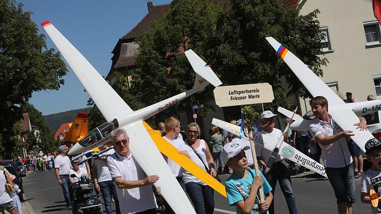 Der Buttenheimer Jubiläums-Festzug hatte es in sich.Foto: Barbara Herbst
