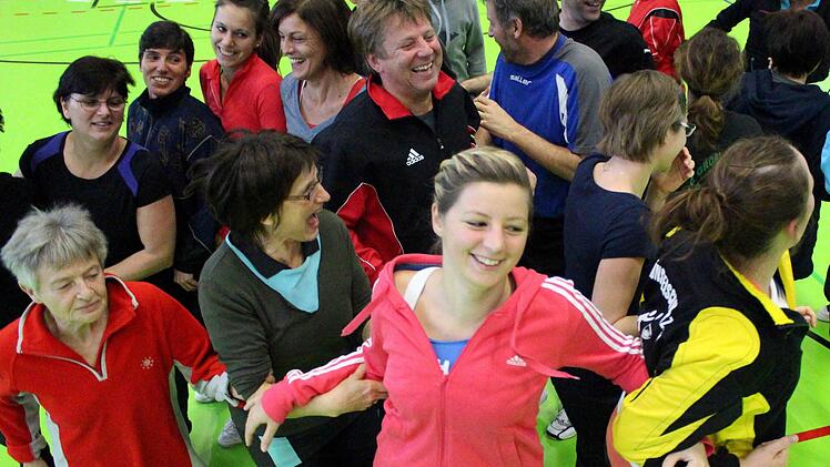 Kinder stark machen und ihnen zu jeder Zeit Rückendeckung geben, ist das Ziel der Übungsleiter im Bayerischen Landessportverband, von denen sich mehrere in Münsterschwarzach trafen.  Foto: Pfannes