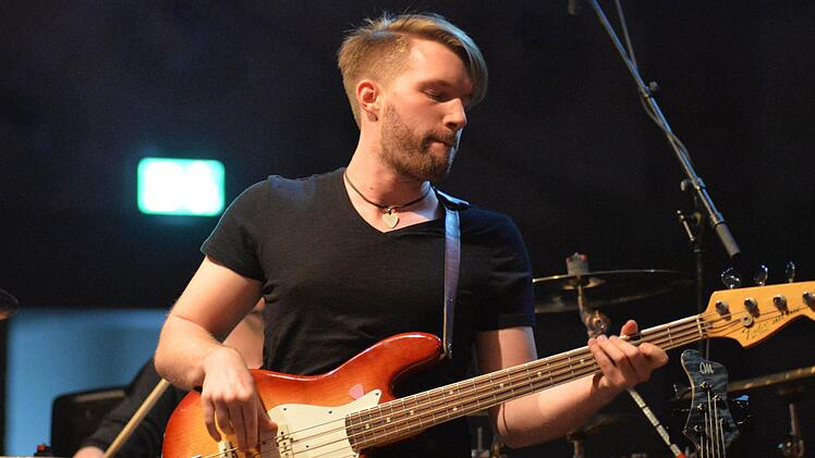 "The Voice of Germany"-Gewinner, Andreas Kümmert, gab am Samstagabend in der Stadthalle in Lichtenfels ein Konzert. Foto: Ronald Rinklef