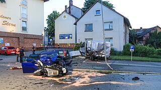Nach Flucht vor der Polizei: Autofahrer erfasst Fußgänger im Kreis Coburg - drei Menschen teils schwerst verletzt