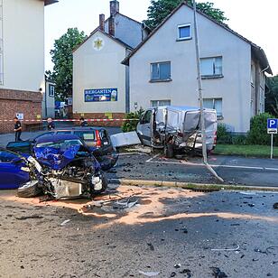 Nach Flucht vor der Polizei: Autofahrer erfasst Fußgänger im Kreis Coburg - drei Menschen teils schwerst verletzt