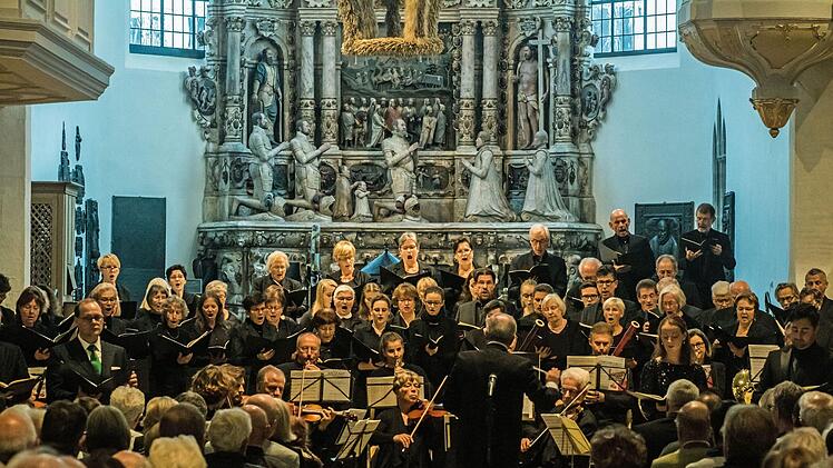 Der  verstärkte Konzertchor Coburg Sängerkranz in der Morizkirche.Jochen Berger