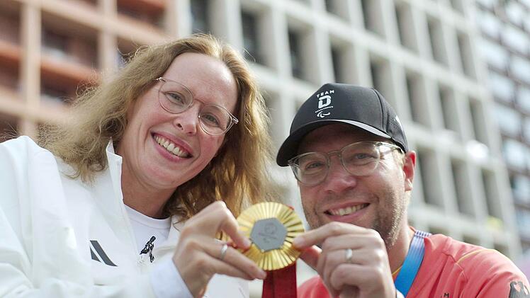 Die harte Arbeit hat sich gelohnt: 2024 holte Tanja Scholz, auch dank der Unterstützung ihres Mannes, eine Goldmedaille und eine Silbermedaille bei den Paralympischen Spielen in Paris. Nur vier Jahre zuvor dachte die dreifache Mutter und passionierte Sportlerin noch, ihr Leben sei vorbei.