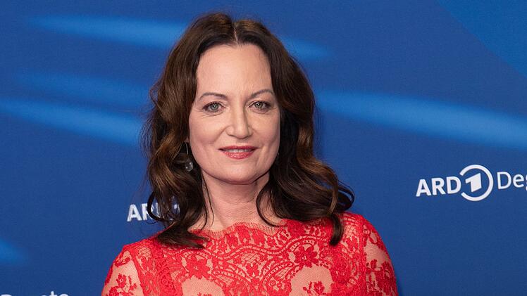 Natalia W&ouml;rner blickt mit gemischten Gef&uuml;hlen auf den Auszug ihres inzwischen erwachsenen Sohnes zur&uuml;ck.