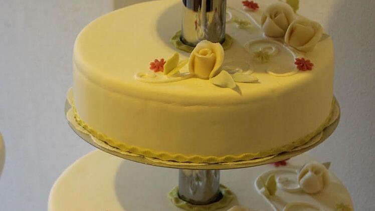 Eine Hochzeitstorte hat Angelika Pieger immer ausgestellt.  Fotos: sd