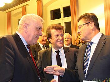 Angeregtes Dreiergespräch: Coburgs Oberbürgermeister Norbert Tessmer (SPD), IHK-Präsident Friedrich Herdan und Staatssekretär Hans Josef Pschierer (CSU). Alle Fotos: Simone Bastian