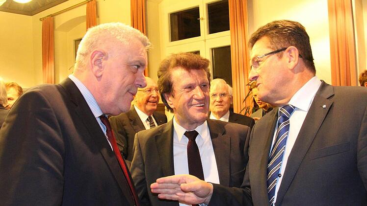 Angeregtes Dreiergespräch: Coburgs Oberbürgermeister Norbert Tessmer (SPD), IHK-Präsident Friedrich Herdan und Staatssekretär Hans Josef Pschierer (CSU). Alle Fotos: Simone Bastian