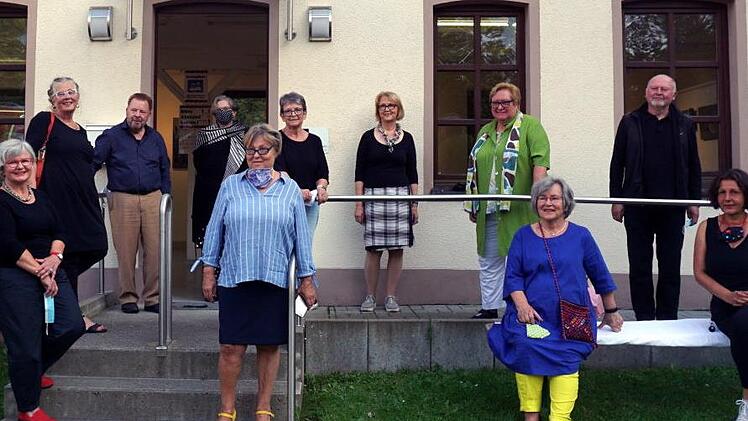 Die Künstlergruppe mit Vorsitzendem Manfred Braun (3. v. l.)   Foto: Richard Sänger