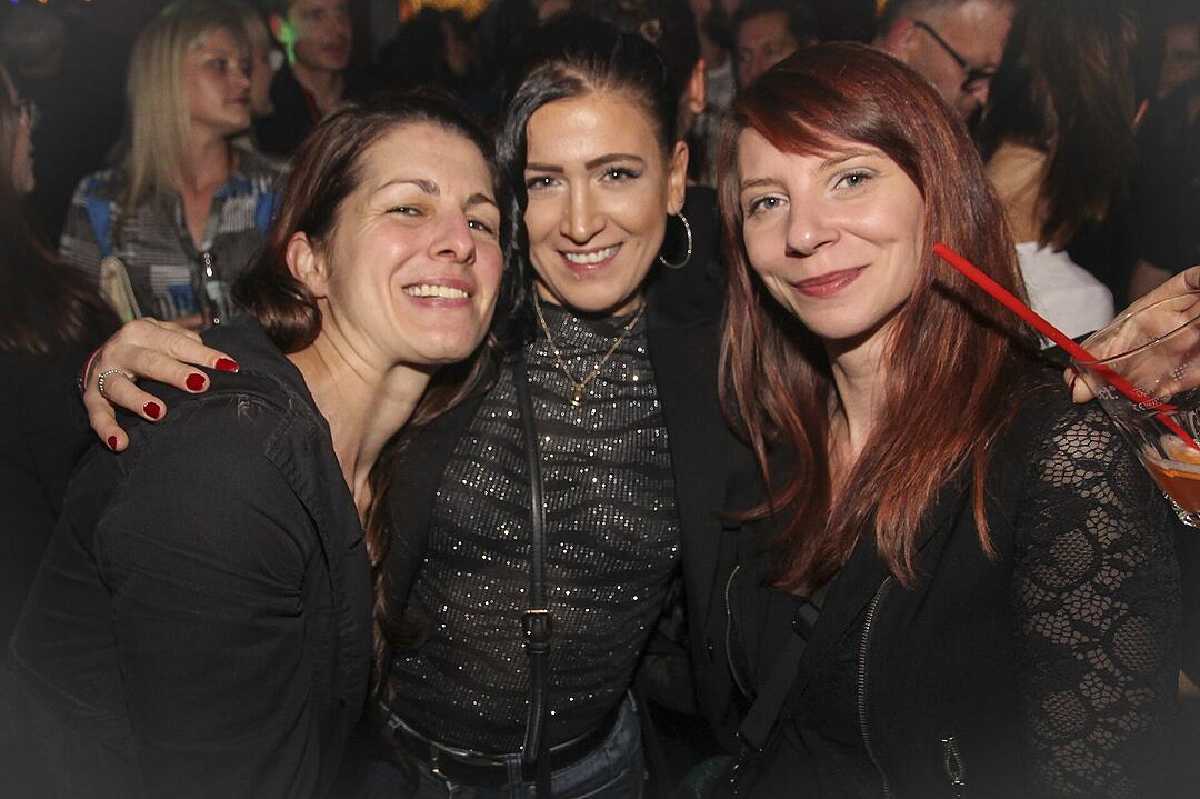 Volles Haus, erwachsene Partypeople und eine ausgelassene Feier!