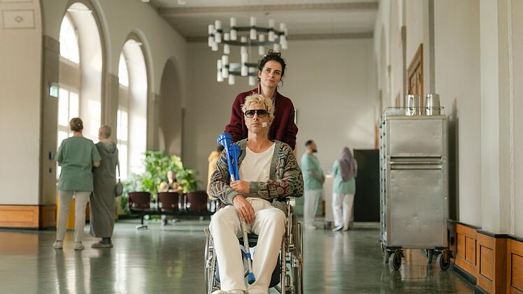 Lissi (Nora Tschirner) will S&auml;nger Daniel (Florian David Fitz) wieder aufbauen. Vor allem aber will sie in der Kom&ouml;die "No Hit Wonder" auch, dass Daniel andere Menschen aufbaut.