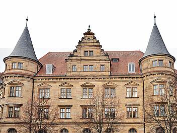 Schauplatz einer außergewöhnlichen Verhandlung: Im Justizpalast am Wilhelmsplatz wird das Landgericht die Vorwürfe gegen den ehemaligen Chefarzt prüfen.  Foto: Ronald Rinklef