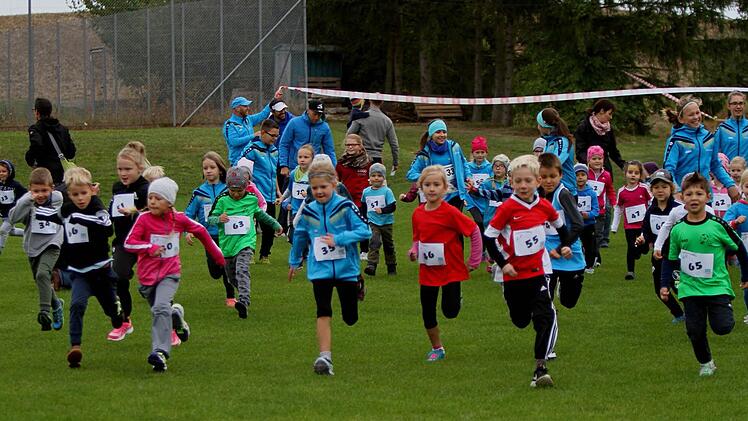40 Mädchen und Buben waren bei den Bambini am Start.