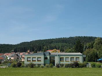 Einer der Brennpunkte in der Gemeinderatssitzung war der katholische Kindergarten in Pressig. Durch Schimmelpilzkontamination ist Gefahr in Verzug und die Kinder müssen für Sanierungsmaßnahmen ausgelagert werden. Foto: Karl-Heinz Hofmann