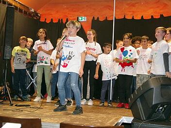 Voller Selbstbewusstsein stimmten die Kinder ihren "Miteinander"-Rap an.