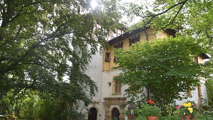 Seit 24 Jahren öffnen am zweiten Sonntag im September Baudenkmäler ihre Pforten. Diesmal konnten unter dem Motto "Macht und Pracht" vor allem Kirchen und Schlösser besichtigt werden, zum Beispiel das Mittlere Schloss in Schottenstein. Foto: Gabi Arnold