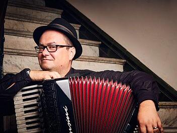 Frank Grischek präsentiert sein Kabarett-Solokonzert in Bad Brückenau. Foto: Robert Grischek