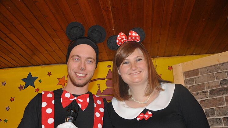 Mickey und Minnie Mouse (Stefan Leinweber und Veronika Nowak) führten durch Mouse in House in Motten. Foto: Petra Heurich