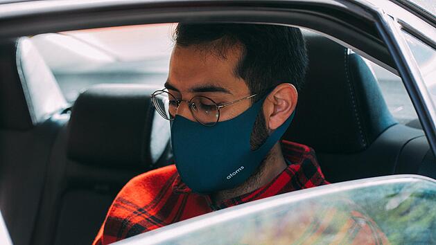 Droht bald eine allgemeine Mitf&uuml;hrpflicht von Masken im Auto?