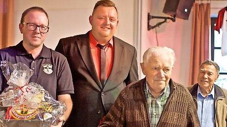 Ehrung für 70 Jahre Mitgliedschaft (von links): Andreas Altmann, Lukas Meder, Gregor Reuter und Egid Hauk