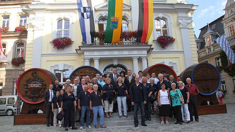 Freunde aus Kulmbach und Rust posieren gemeinsam für das Erinnerungsfoto.