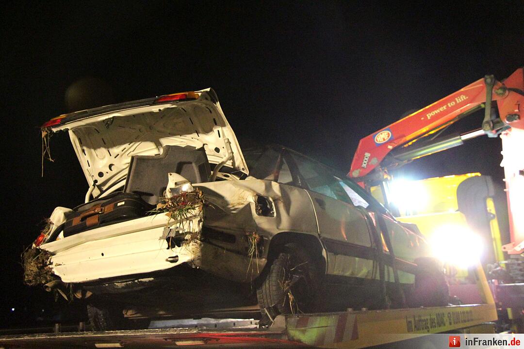 Auto ueberschlaegt sich auf der A3 mehrfach - Fahrer stirbt am Unfallort