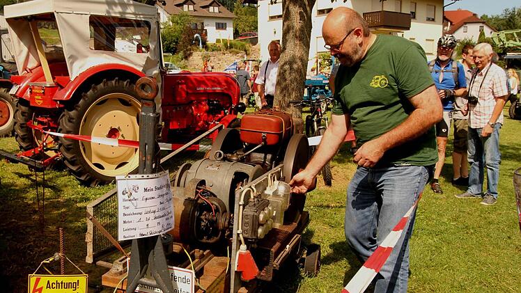 Helmut Stöckinger aus Geiselwind mit seinem "Eigenbau-Stromgenerator" aus dem Jahre 1940.