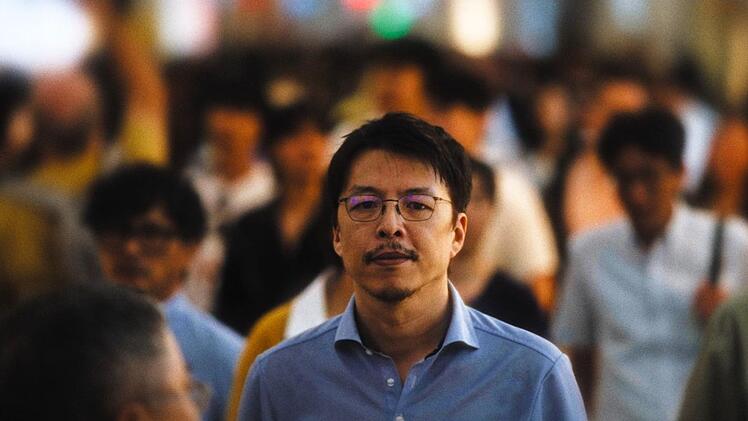 Der Stammzellenforscher Katsuhiko Hayashi ist ein Pionier auf seinem Gebiet. In der Doku erklärt er, wie er Mäusebabys mit zwei Vätern geschaffen hat.