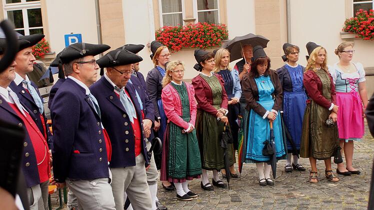 Die Biertage sind auch für die Trachtengruppe des Obst- und Gartenbauvereins ein besonderer Anlass, ihre Festtagskleider aus dem Schrank zu holen.
