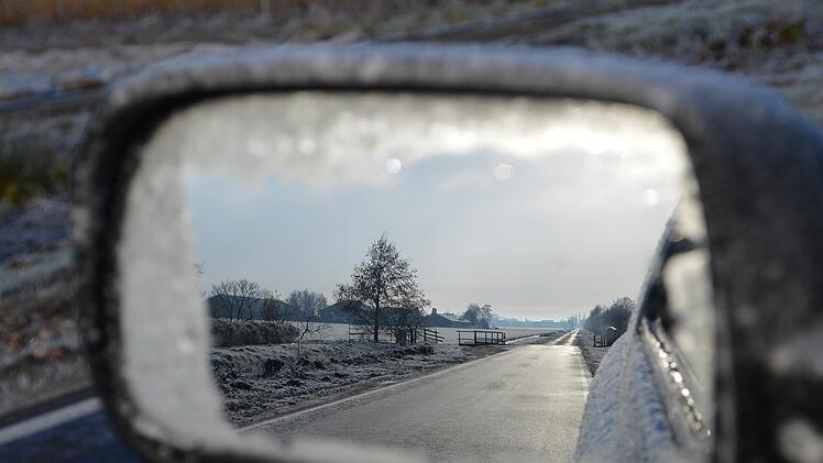 Symbolbild: Frost am Auto