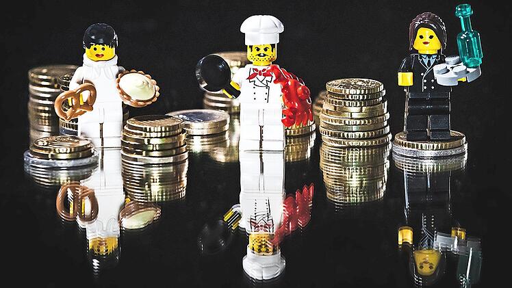 Beschäftigte in Hotels, Gaststätten, Bäckereien und Fleischereien profitieren laut Gewerkschaft NGG besonders, wenn der Mindestlohn auf zwölf Euro steigt.