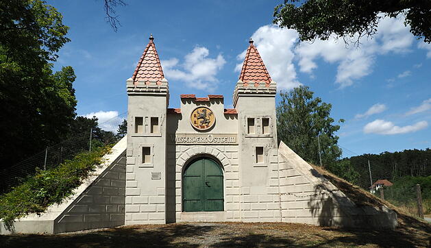 Die Lichtenburg ist eine Ruine auf dem Schloßberg.