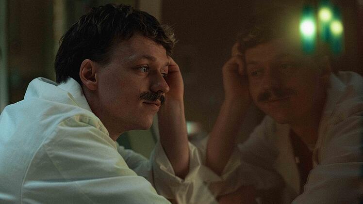 Pr&uuml;fer Timoteo (Jeremias Meyer) ist dem Herzensbrecher Lukas verfallen.