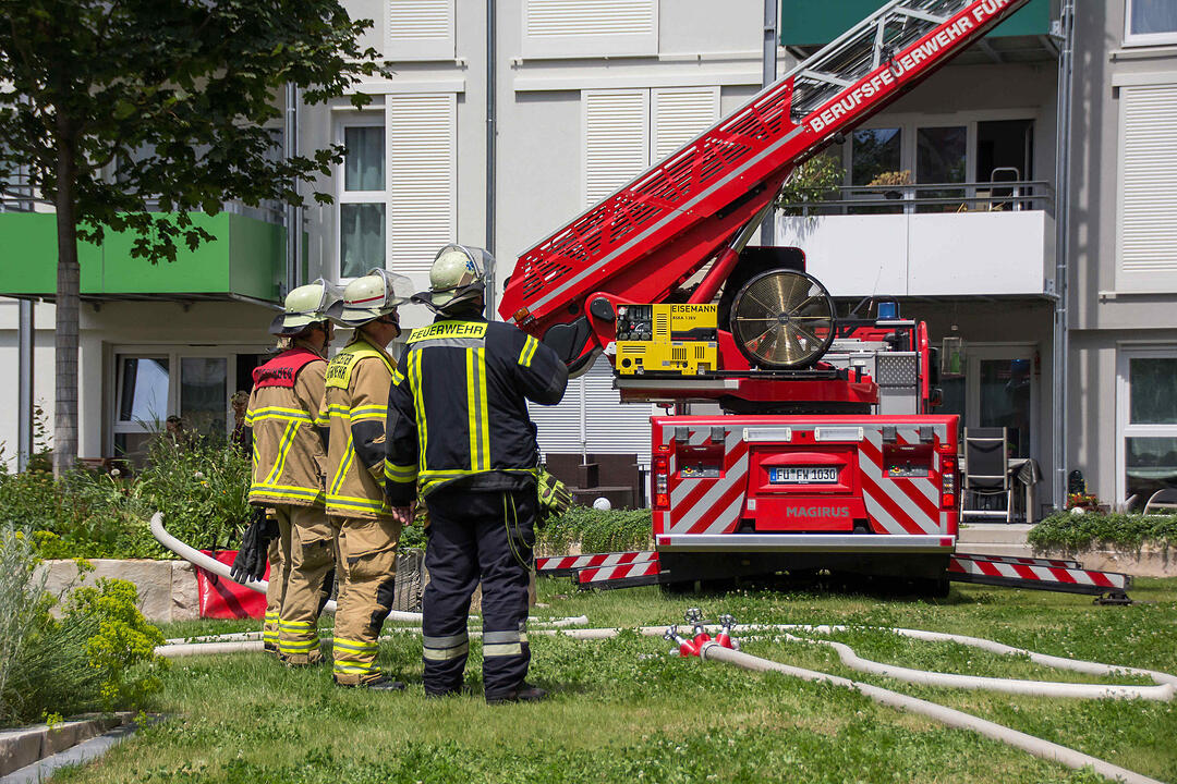 Feuerwehreinsatz in Fürth: Balkonmöbel brennen in der Südstadt