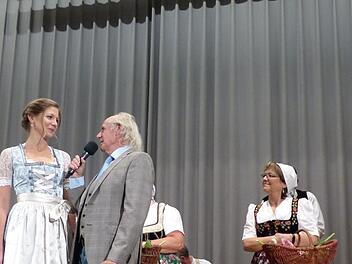 Krenkönigin Maria I. im Gespräch mit Moderator Klaus Karl Kraus. Foto: Pauline Lindner