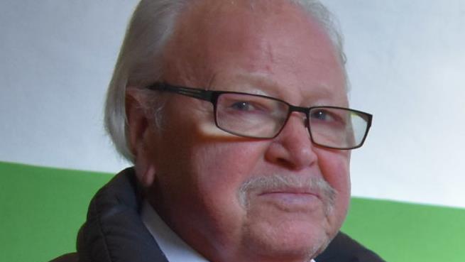 Ernst Wölfel (links) und Gerhard Knetzger geben Hintergrundinformationen. Foto: Petra Malbrich