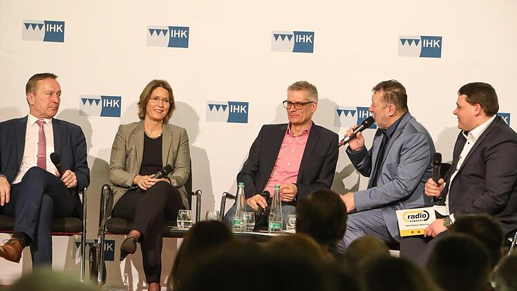 Udo Schönfelder, Annette Prechtel und Uwe Kirschstein im Gespräch mit Josef Hofbauer und Christopher Fleith (von links). Barbara Herbst