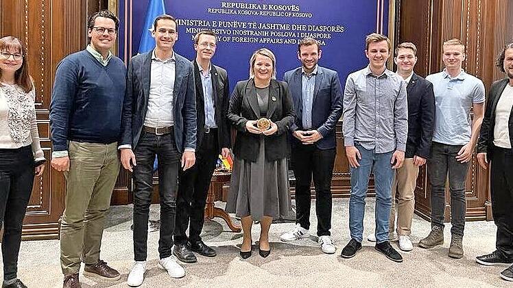 Auch mit der stellvertretenden Außenministerin des Kosovo traf sich die JU-Delegation.